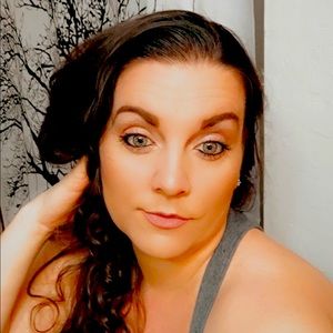 Meet your Posher, Leeanne